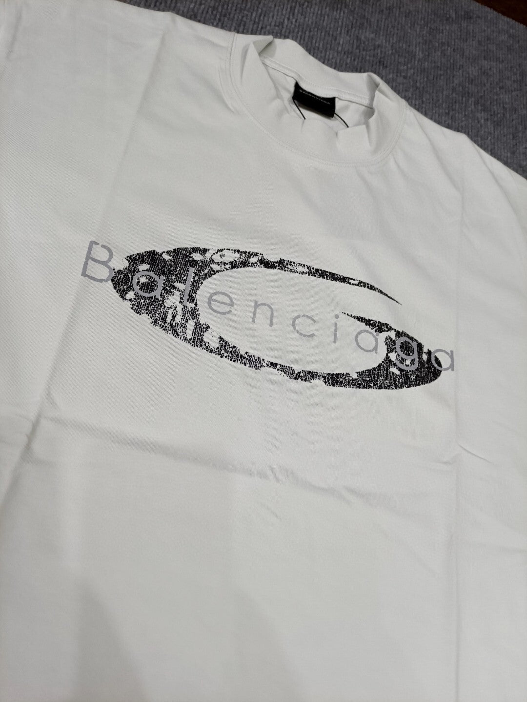 Balen - Eclipse Graphic Tee