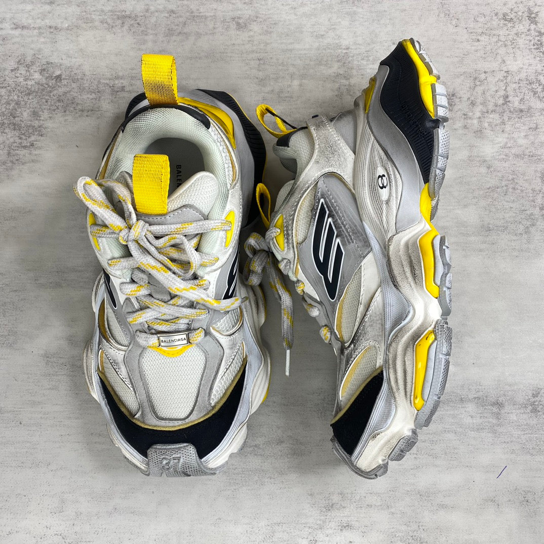 3XL Distressed Runner Sneakers