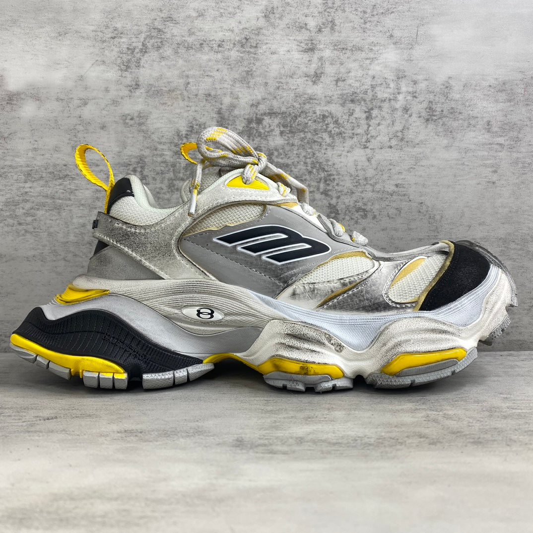 3XL Distressed Runner Sneakers