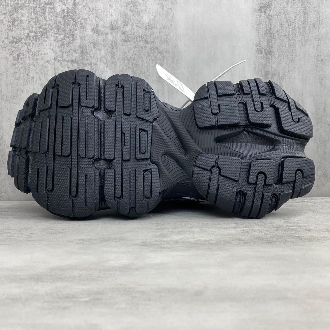 3XL Sneakers in Black / Silver