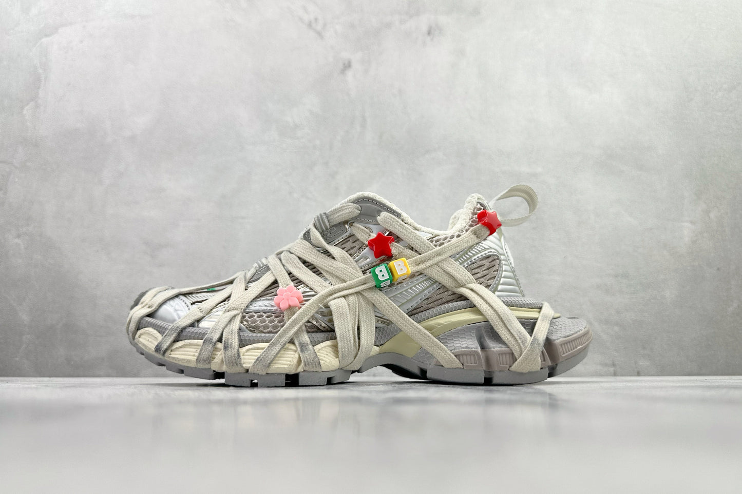 3XL Extreme Laces Sneakers in Grey / Off White