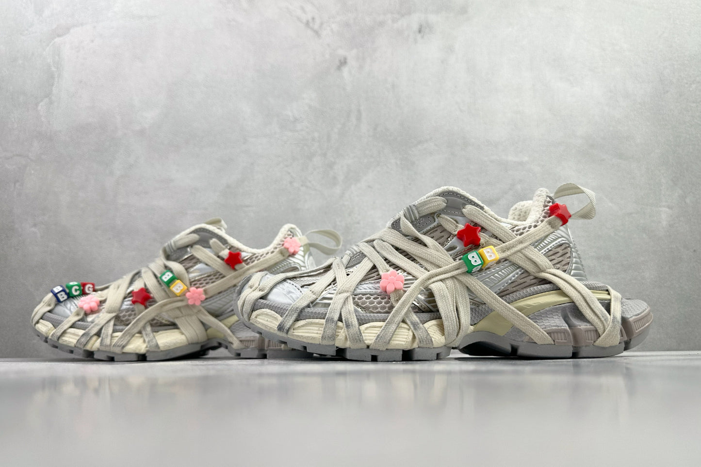 3XL Extreme Laces Sneakers in Grey / Off White