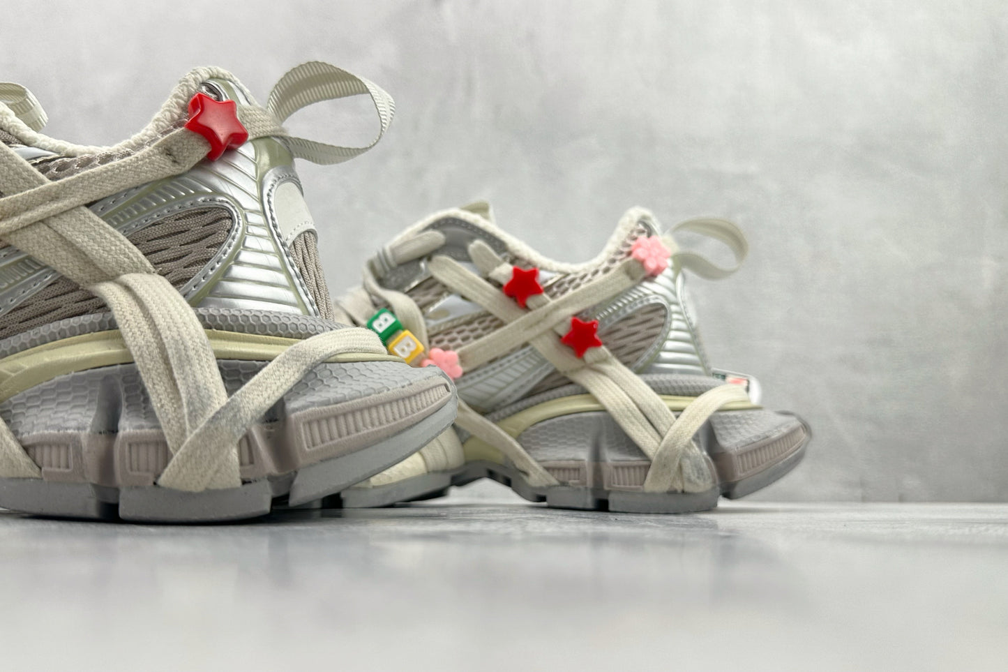 3XL Extreme Laces Sneakers in Grey / Off White