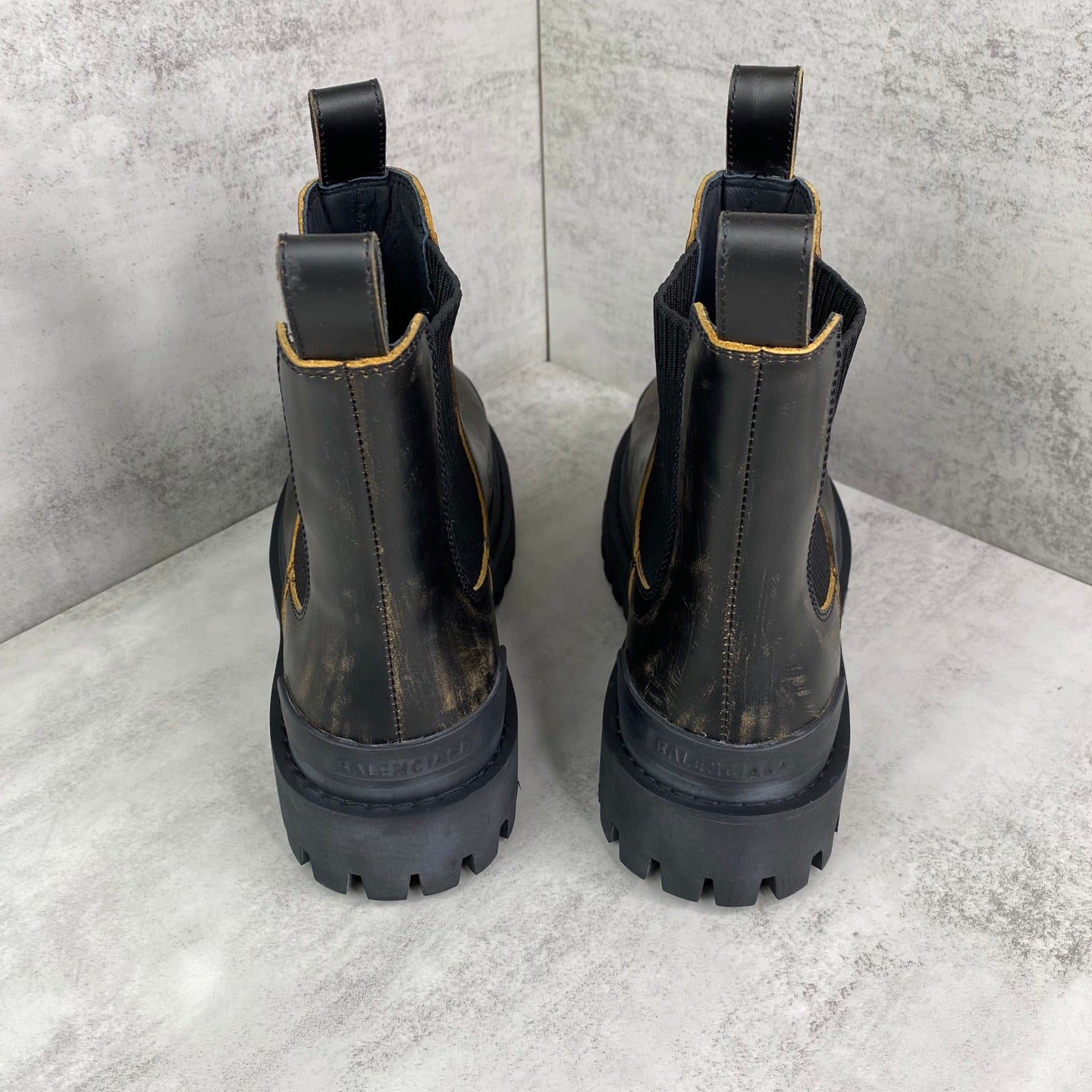 Strike Chelsea Boots in Black / Beige