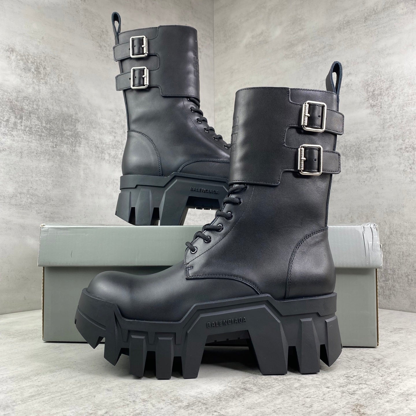 Bulldozer Combat Lace-Up Boots in Black