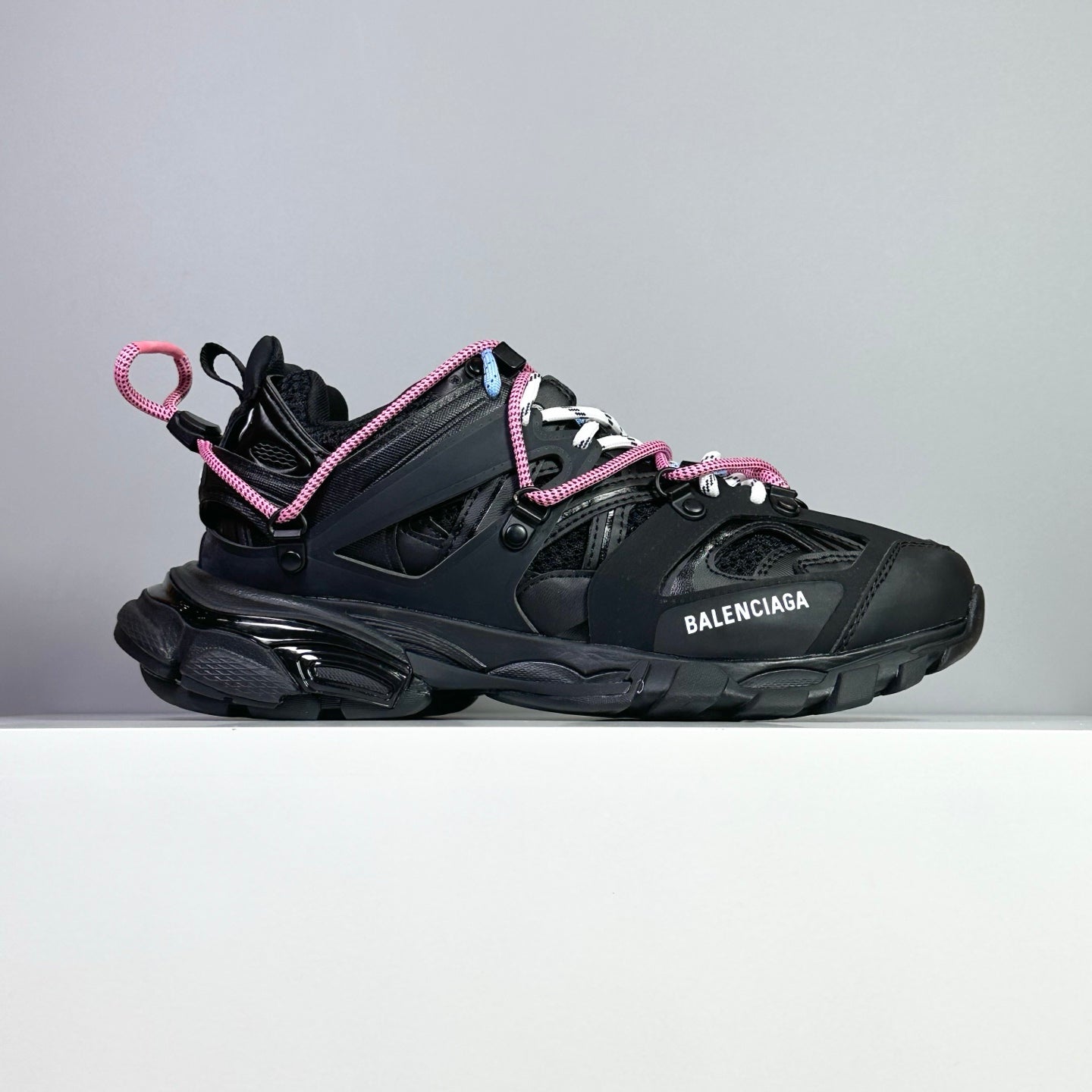 Track Trail Laces Sneakers in Black / Pink