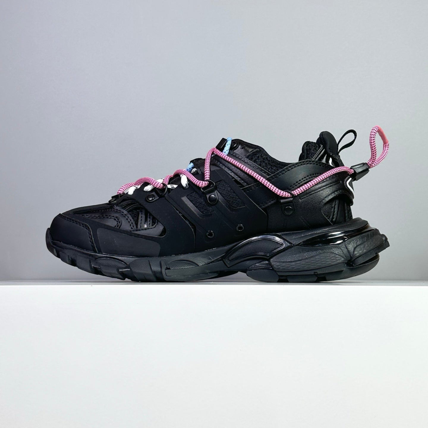 Track Trail Laces Sneakers in Black / Pink