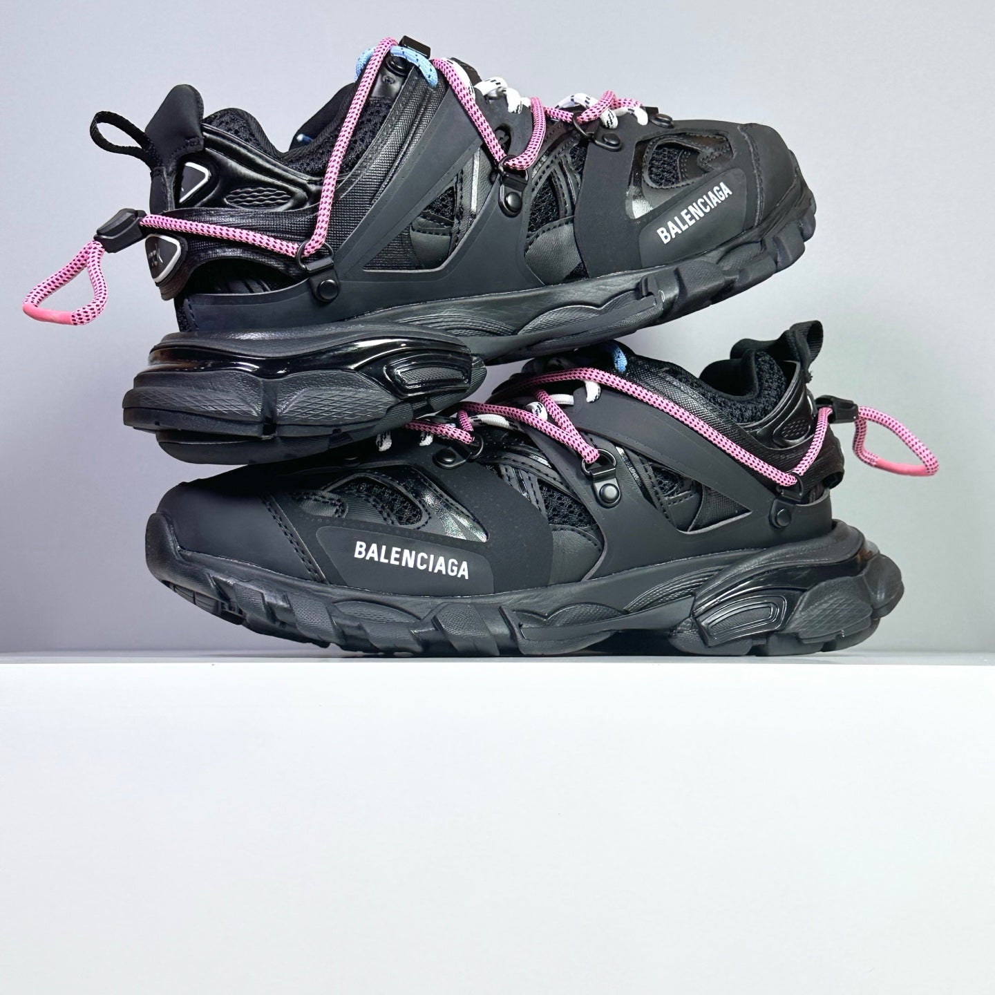 Track Trail Laces Sneakers in Black / Pink