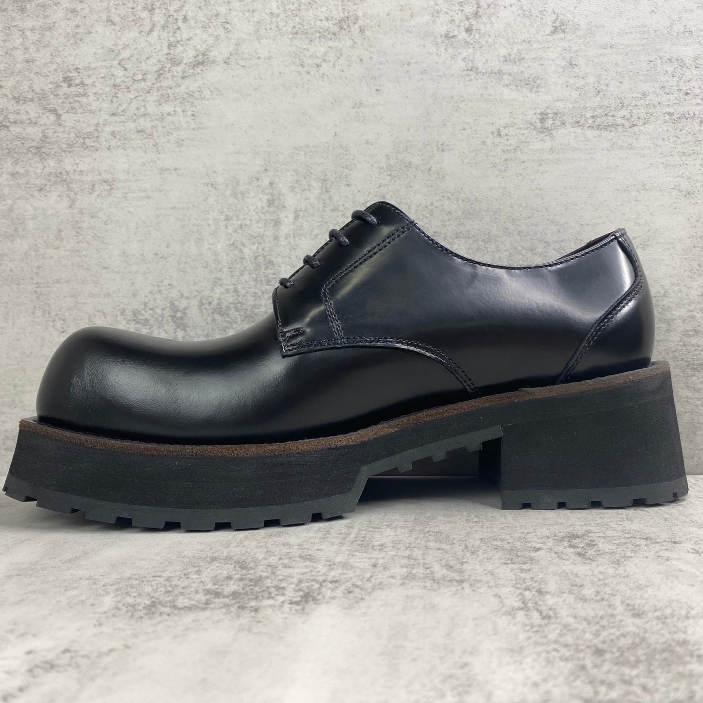 Venom Derby Shoes in Black